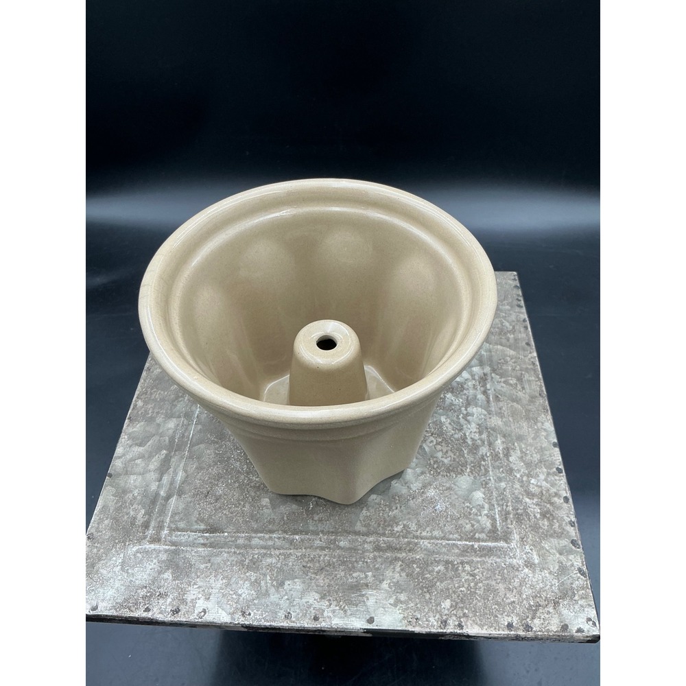Vintage Fluted Stoneware Bundt Cake Mold Tan Ceramic Baking Pan Farmhouse Decor
